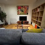 Sunny London Apartment For 4 Guests, Self Check In