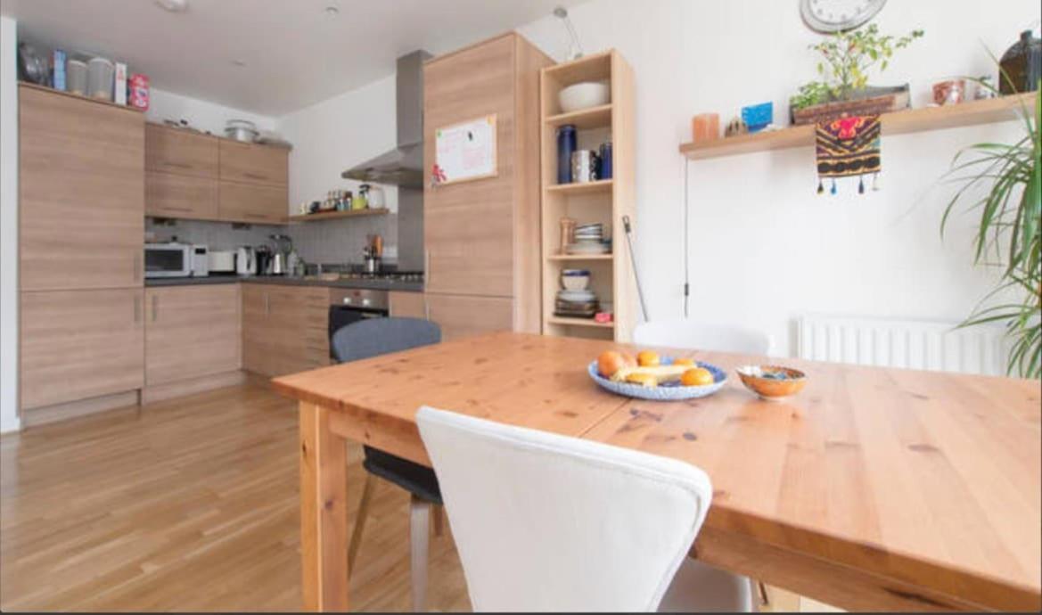Sunny For 4 Guests, Self Check In Appartement Londres