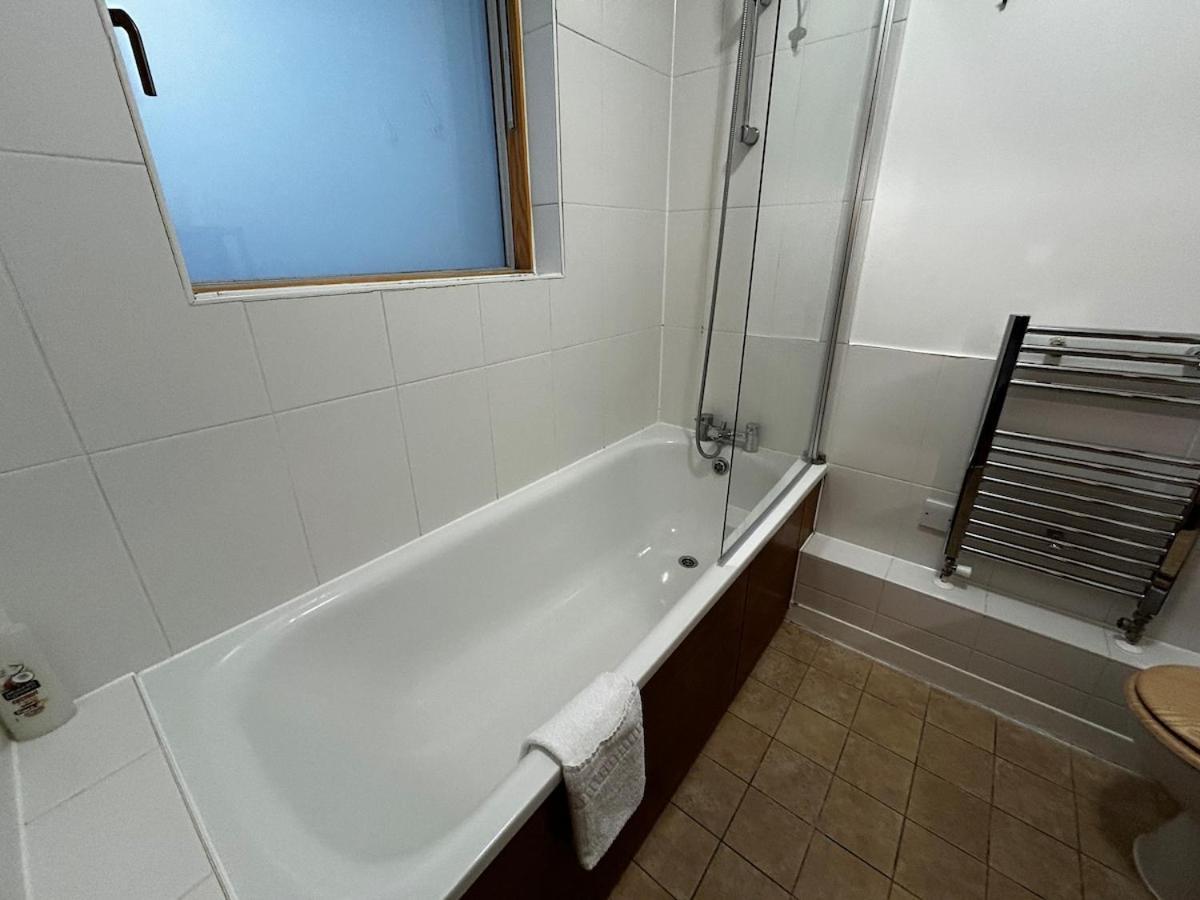 Sunny For 4 Guests, Self Check In Appartement Londres